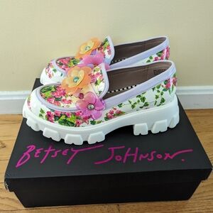 Betsey Johnson Vinie Lug Floral Shoe Size 9